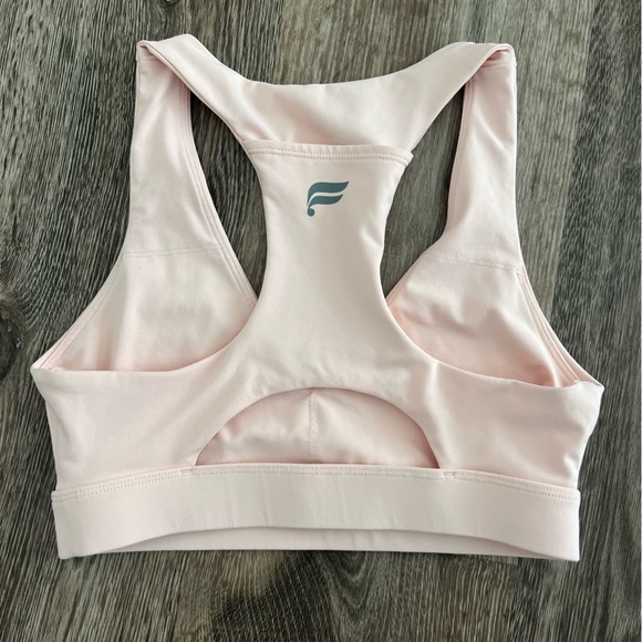 On-The-Go Midi Medium Impact Sports Bra - Picture 2 of 3